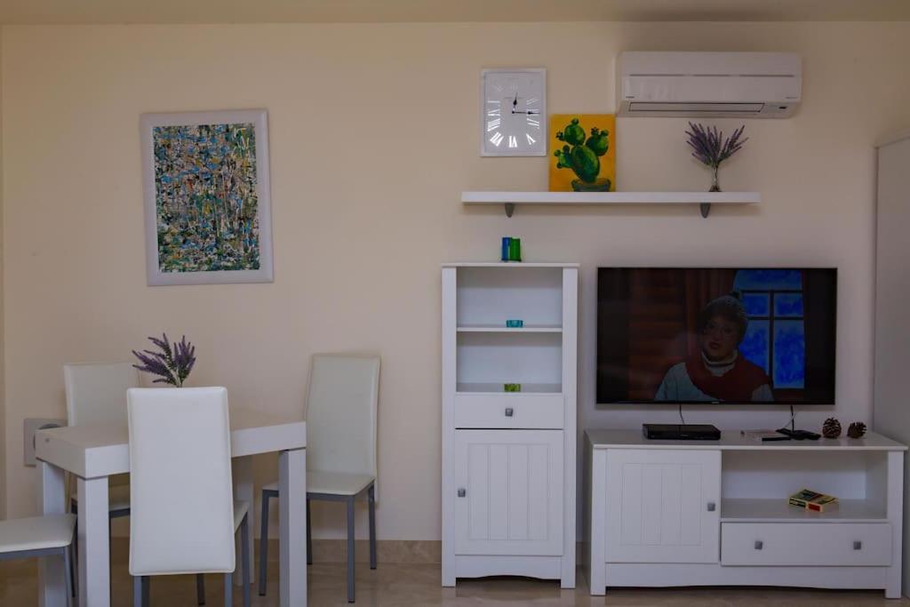 2 Bedrooms Apartment In Magnolia Golf Resort, La Caleta Costa Adeje  Buitenkant foto