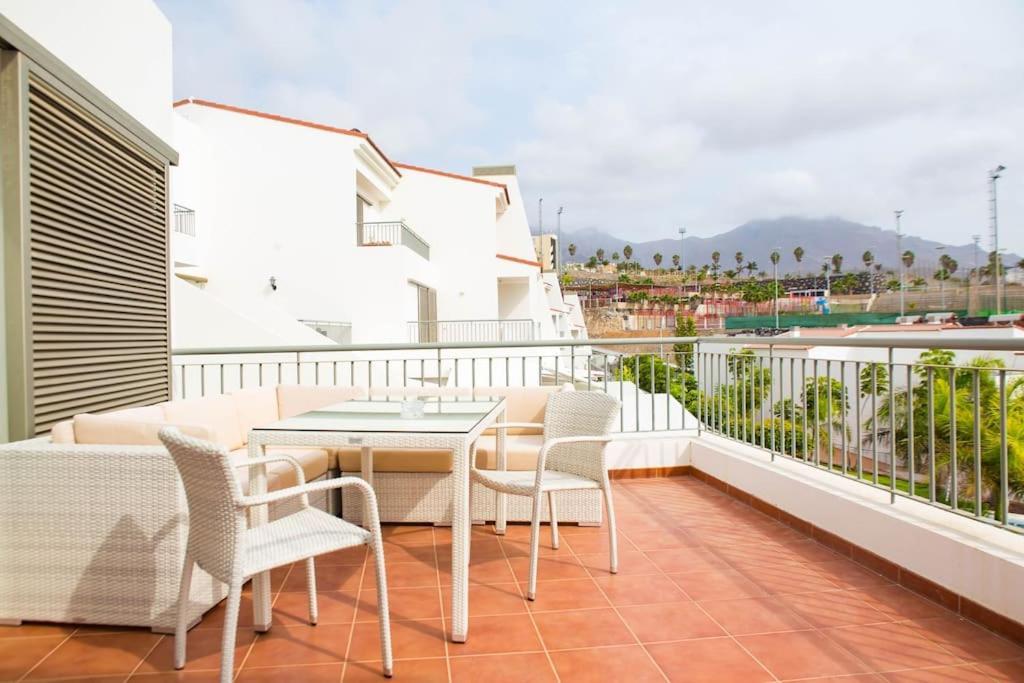 2 Bedrooms Apartment In Magnolia Golf Resort, La Caleta Costa Adeje  Buitenkant foto